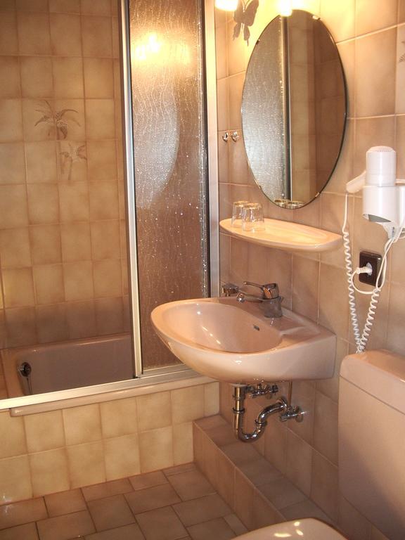 Gaestehaus Resi Hotel Zeltingen-Rachtig Phòng bức ảnh
